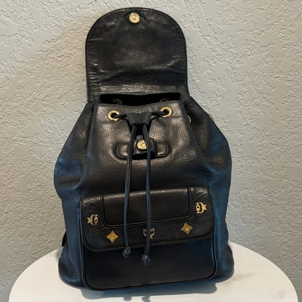 MCM Black Leather (Unisex) Backpack / Handbag Authentic ( EXCELLENT CONDITION) - Picture 2 of 14